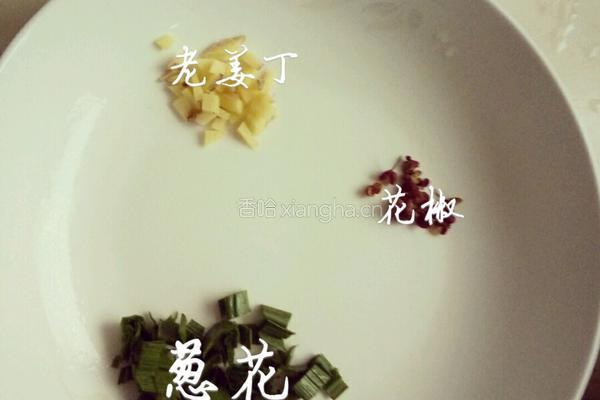 什锦炒饭（蔬菜肉丁炒饭）的做法图解2
