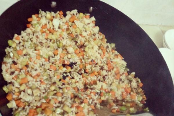 什锦炒饭（蔬菜肉丁炒饭）的做法图解11