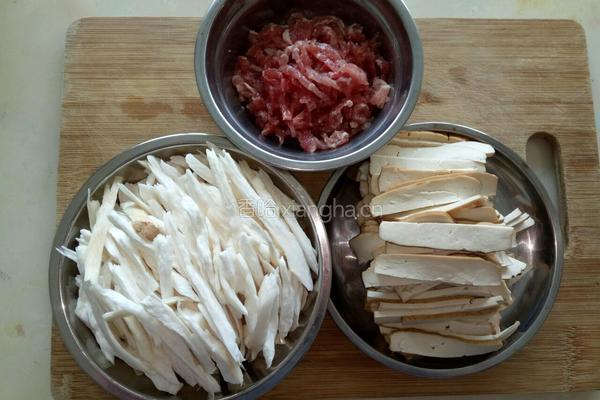 杏鲍菇豆腐干炒肉丝的做法图解1