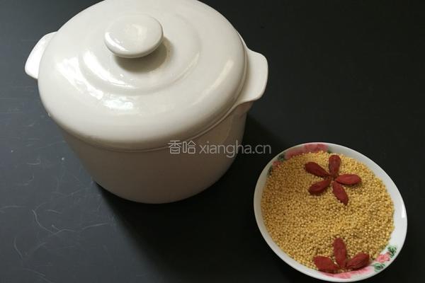 小米枸杞粥的做法图解2
