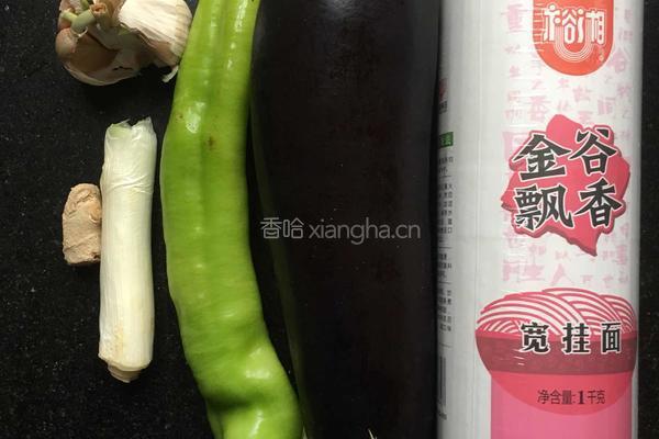茄丝拌面的做法图解1