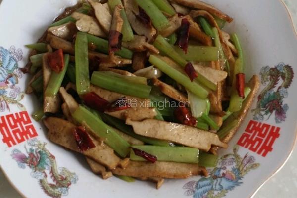 芹菜炒豆干的做法图解7