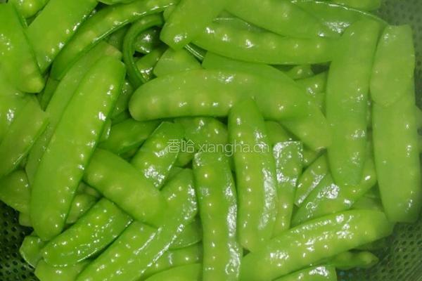 荷兰豆炒腊肠的做法图解6