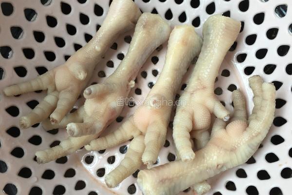 花生眉豆鸡脚汤的做法图解4