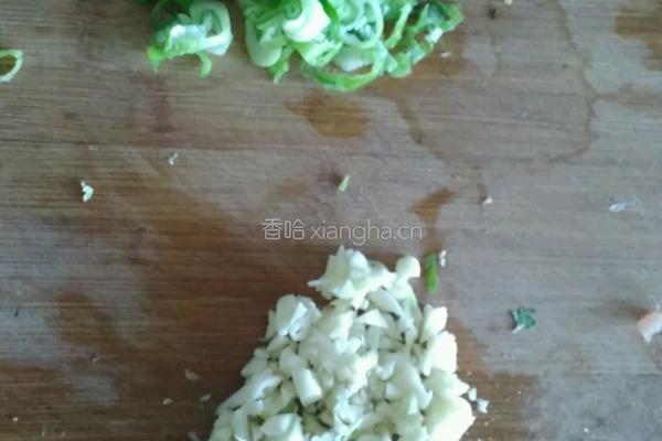 蒜蓉炒茼蒿的做法图解2