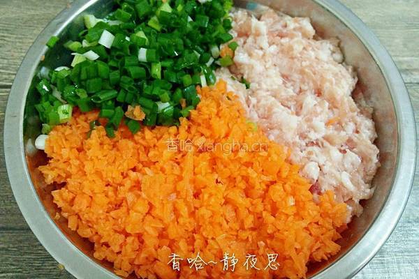胡萝卜馅梅花饺的做法图解6