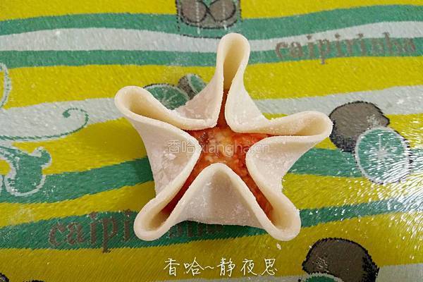 胡萝卜馅梅花饺的做法图解13