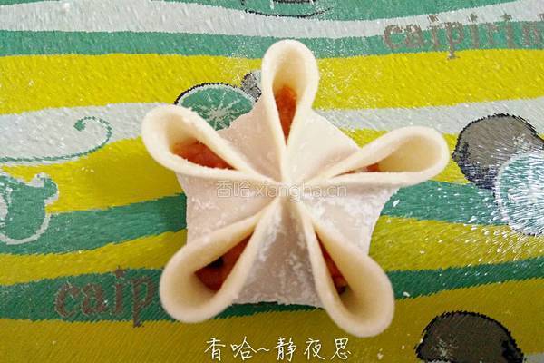 胡萝卜馅梅花饺的做法图解14