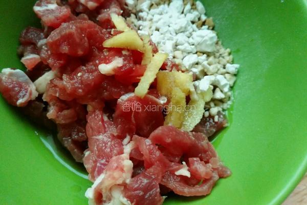 牛肉炒香干的做法图解2