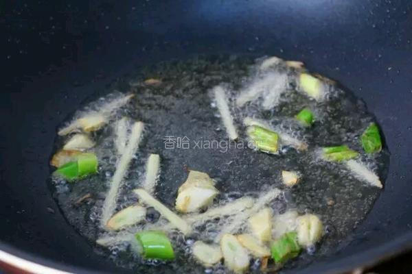 鸡蛋木耳炒青笋的做法图解5