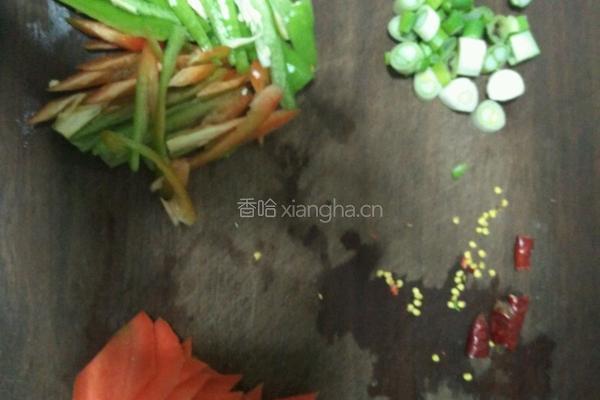 黄豆芽炒粉的做法图解1