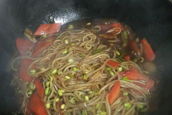 黄豆芽炒粉的做法图解5