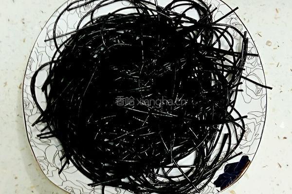 凉拌蕨根粉的做法图解2