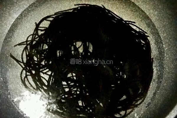 凉拌蕨根粉的做法图解3