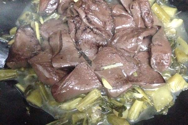 酸菜炒猪红的做法图解5