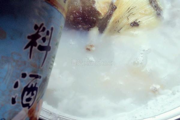 枸杞银耳鱼头汤的做法图解8
