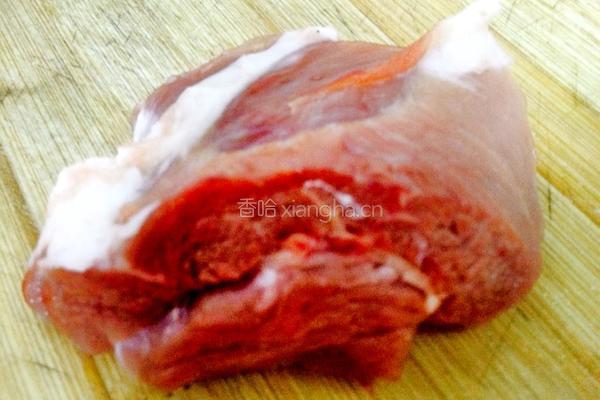 蘑菇炒肉的做法图解1