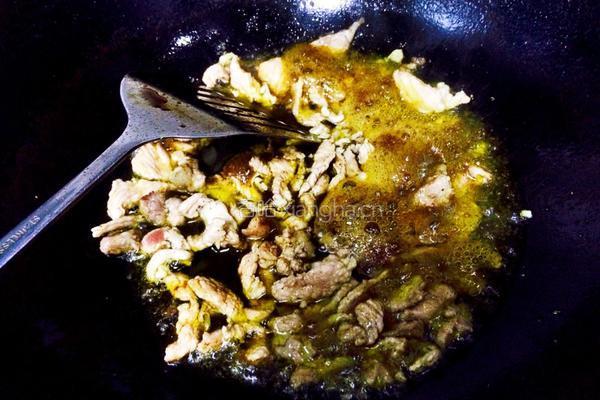蘑菇炒肉的做法图解6