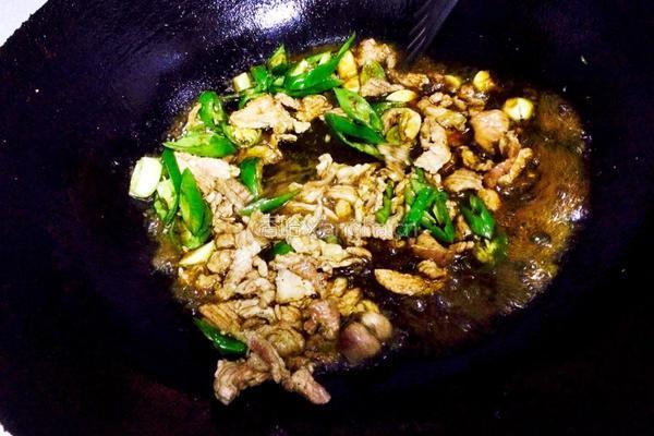蘑菇炒肉的做法图解7