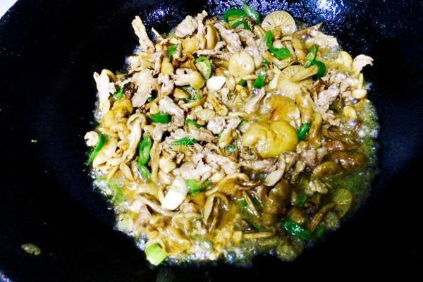 蘑菇炒肉的做法图解9
