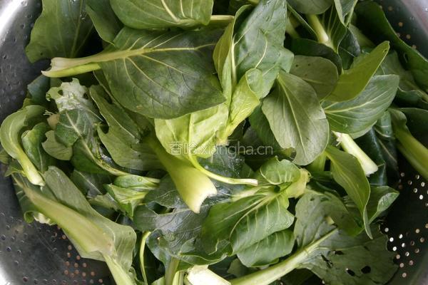 香菇豆腐炖青菜的做法图解1