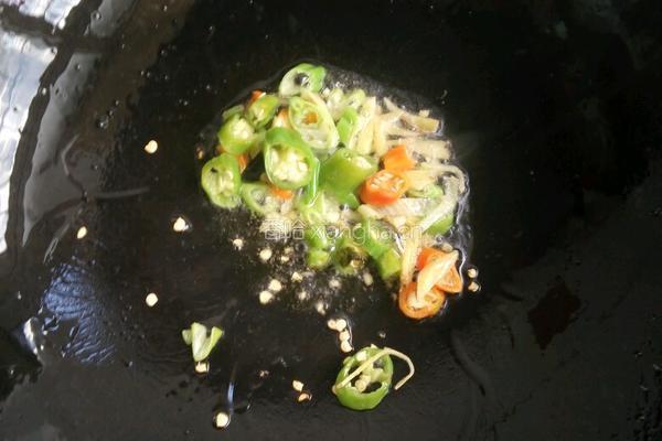 香菇豆腐炖青菜的做法图解3