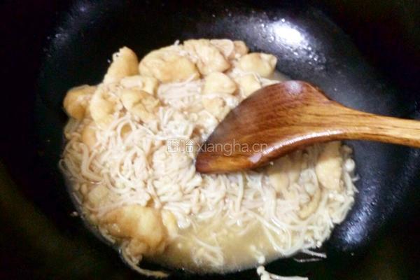 金针菇炒油豆腐的做法图解3