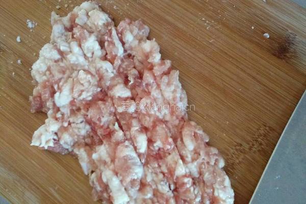 甜玉米炒肉的做法图解2