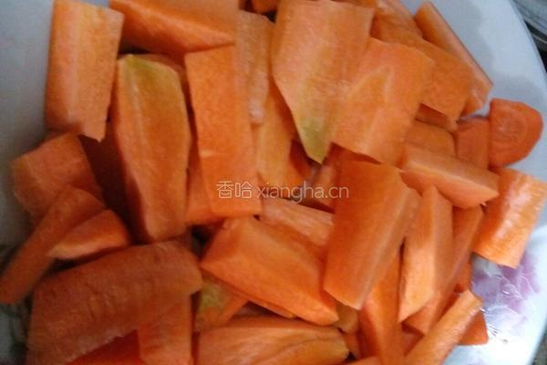 香炒羊肉胡萝卜的做法图解1