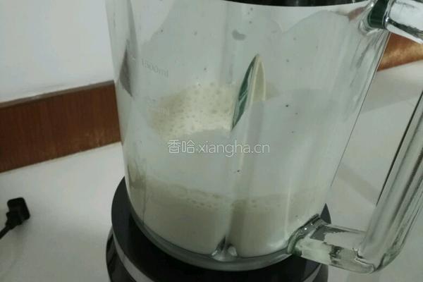 香蕉牛奶饮的做法图解3