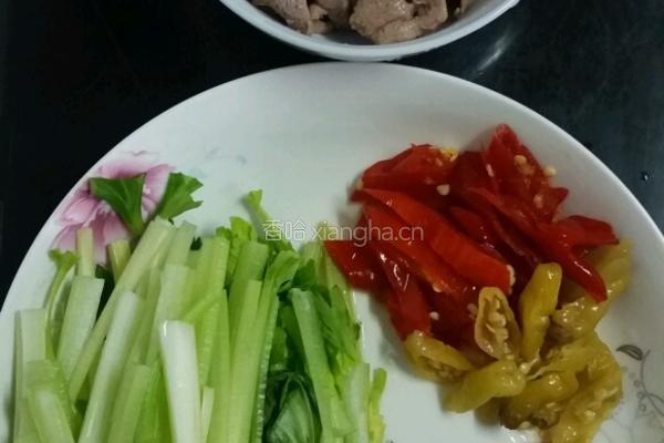 芹菜泡椒猪肝的做法图解1