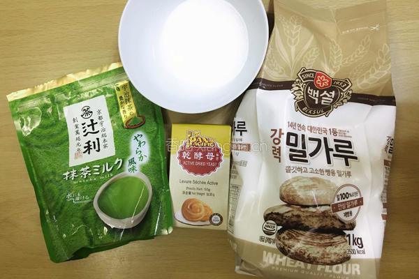 绿茶馒头的做法图解1