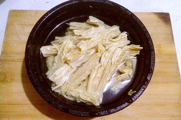 腐竹炒莴笋的做法图解2