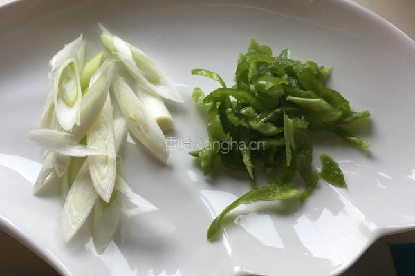 孜然羊肉的做法图解2