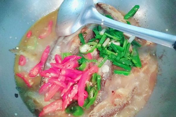 酸辣小酥鱼的做法图解3