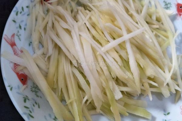 清炒莴笋的做法图解1