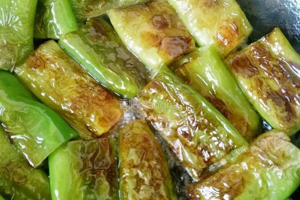 油闷尖椒土豆的做法图解5