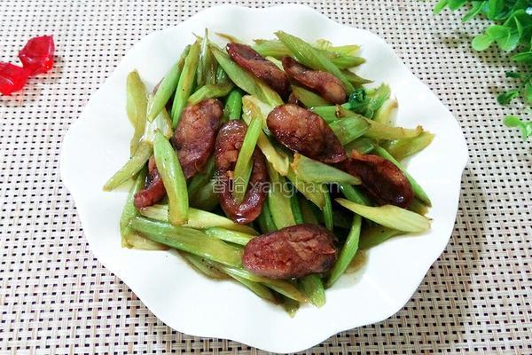 腊肠炒芹菜的做法图解8