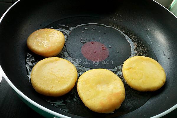 奶香玉米煎饼的做法图解9