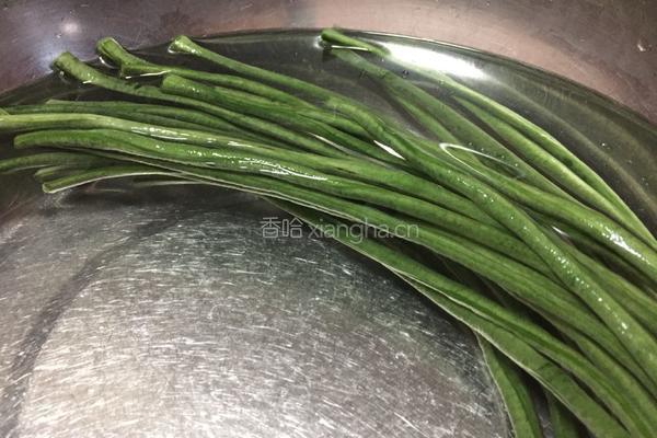 干煸豆角的做法图解2