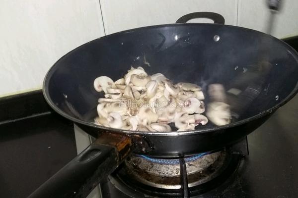 蘑菇炒鸡蛋的做法图解9