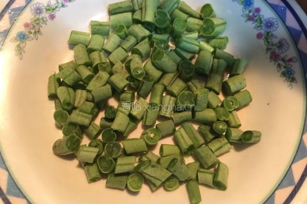 香菇鸡腿肉焖饭的做法图解2