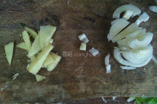 蟹味菇炒油菜的做法图解2