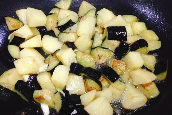 茄子炒土豆的做法图解5