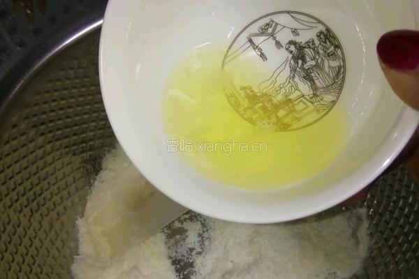 小西点蛋白椰蓉球的做法图解3