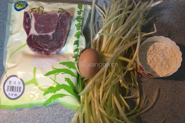 牛肉韭黄煎饼的做法图解1