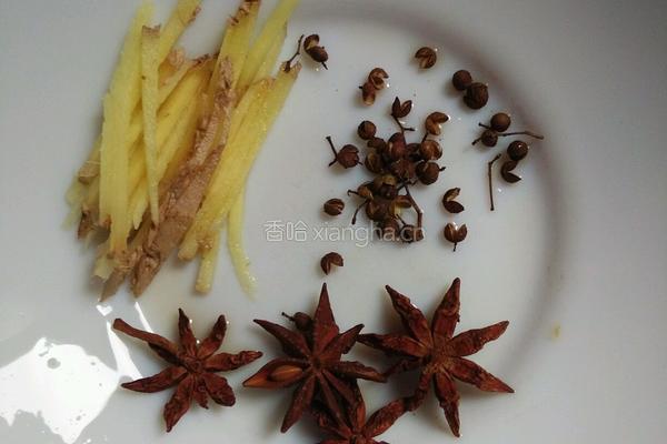 白萝卜玉米排骨汤的做法图解3