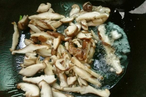 小白菜炒香菇的做法图解5