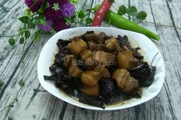 黑木耳焖五花肉