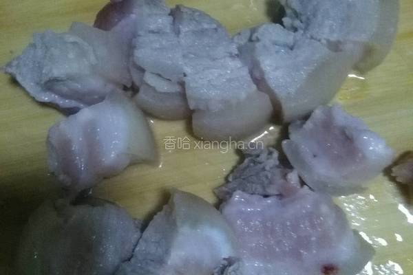 黑木耳焖五花肉的做法图解2